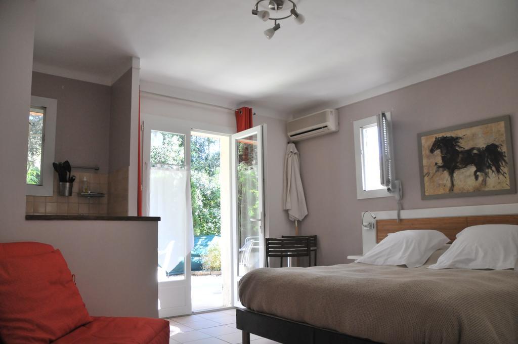 Athena Motel Saint Aygulf Exteriér fotografie